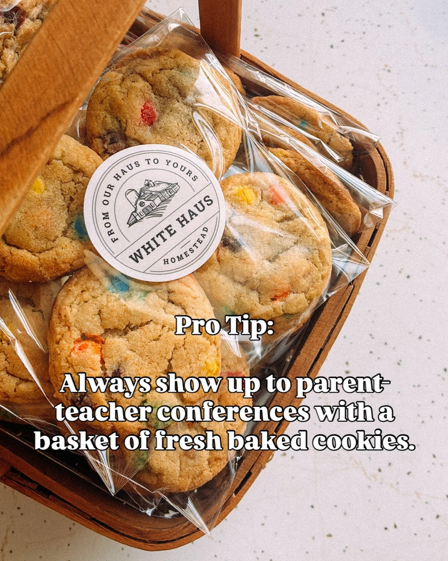 Look, I&rsquo;m not saying we bribe them or anything..but these teachers are doing the absolute MOST for our children. A sweet treat at the end of an already long day + staying late for meetings = guaranteed smile on their face. 🍪 

#teacherapprecia