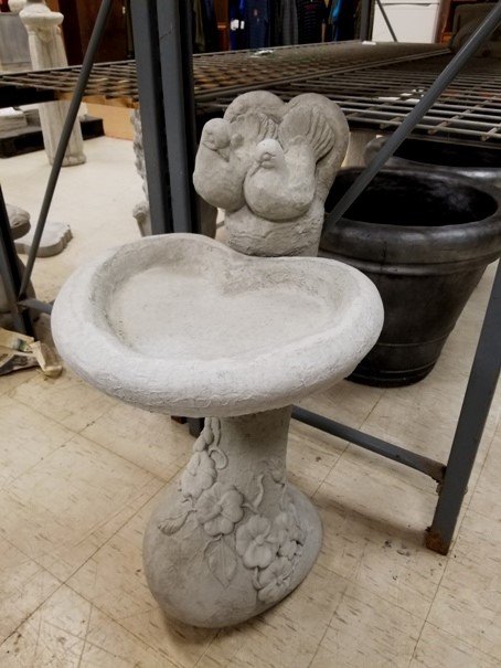 BB800 HERATS CONTENT BIRD BATH