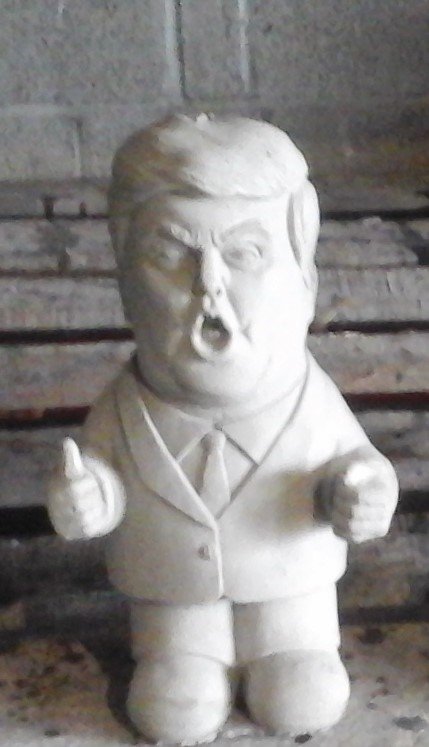 TR010 TRUMP THUBS UP $18