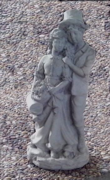 SC275 COUPLE FOUNTAIN PIECE $39
