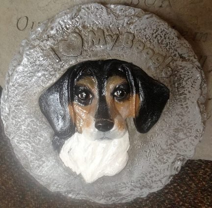 AD342 DOG BEAGLE STONE not painted $10 (NOT PICTURED AD341 DOG LAB STONE $10)