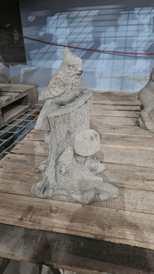 AB167 CARDINALS ON STUMP 13" $18