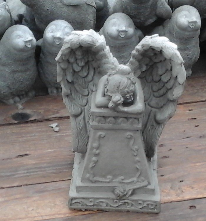SA136 ANGEL WEEPING 10" $15