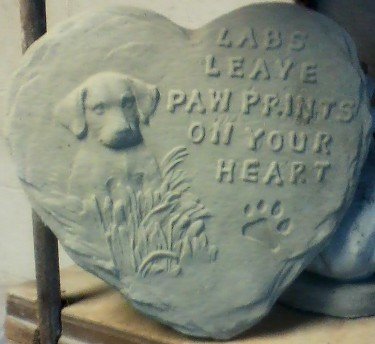 AD343 DOG LAB HEART STONE $10