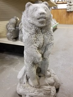 AB143 BEAR GRIZZLY FOUNTAIN PIECE $51