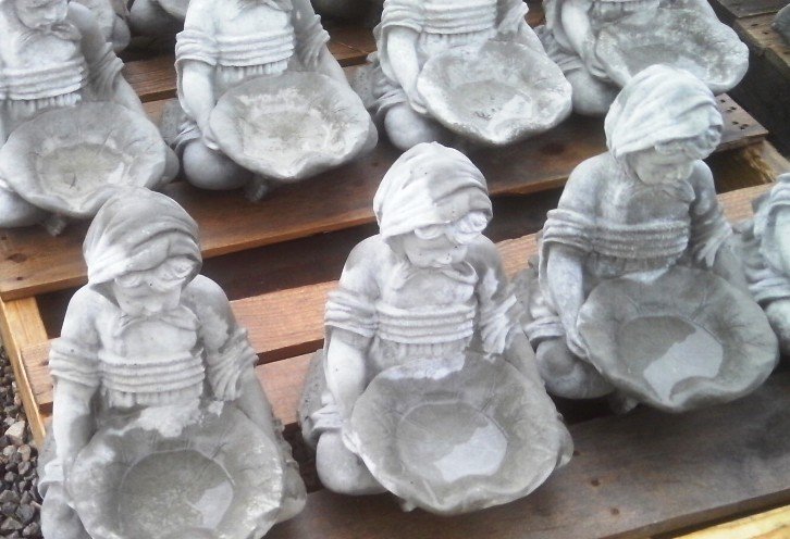 SG380 GIRL HOLDING LEAF BOWL $21