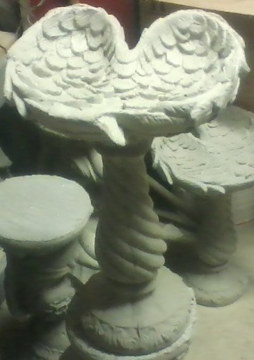 BB102 ANGEL WING BIRD BATH