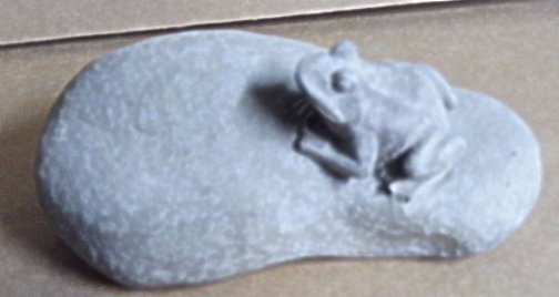 AF513 TREE FROG ON ROCK $6