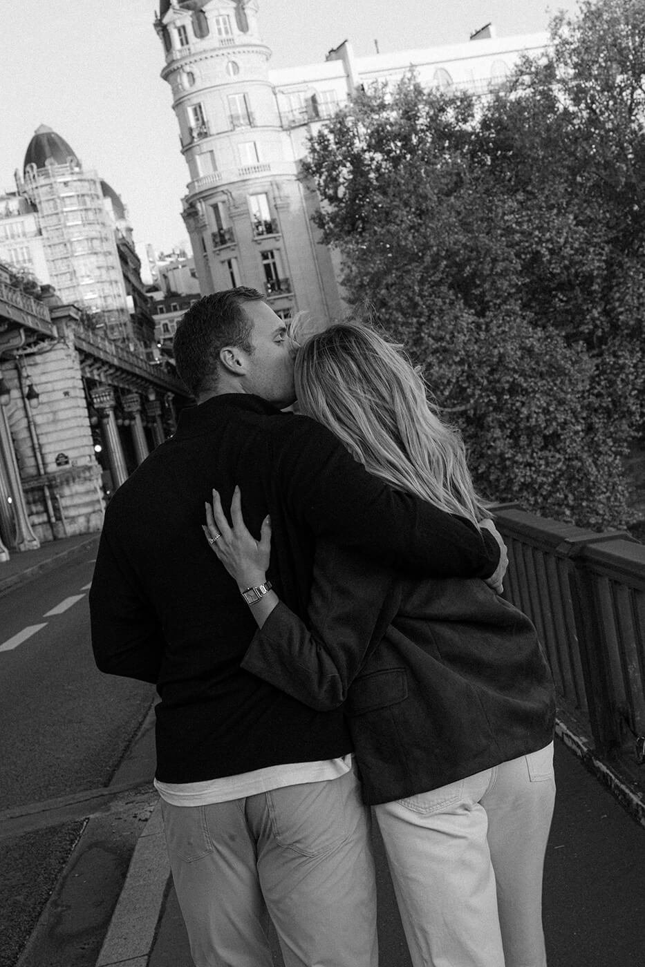 Black and white candid couple embrace during a romantic Paris photoshoot.