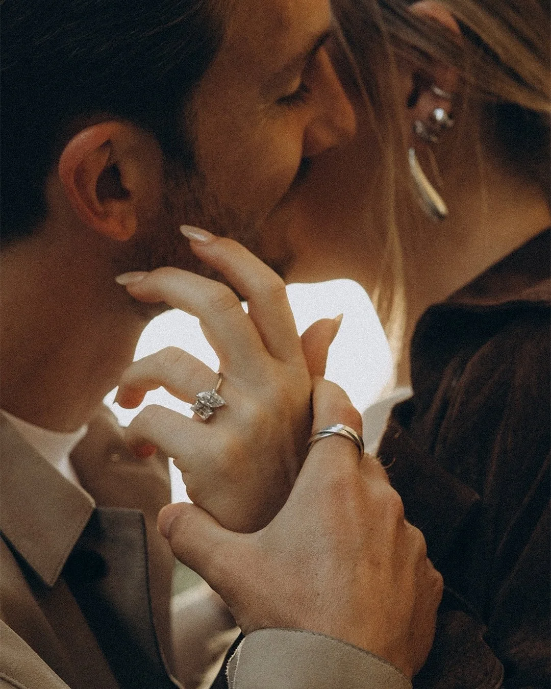 Marguerite &amp; Zakk 🤎🤍 

&mdash;&mdash;&mdash;

#cinematic #parisphotographer #parisengagement #couplephotoshoot #parisphotoshoot

keywords: paris, paris photographer, fotograf w Paryżu, ślub w Paryżu, documentary photographer, lovers, cinematic 