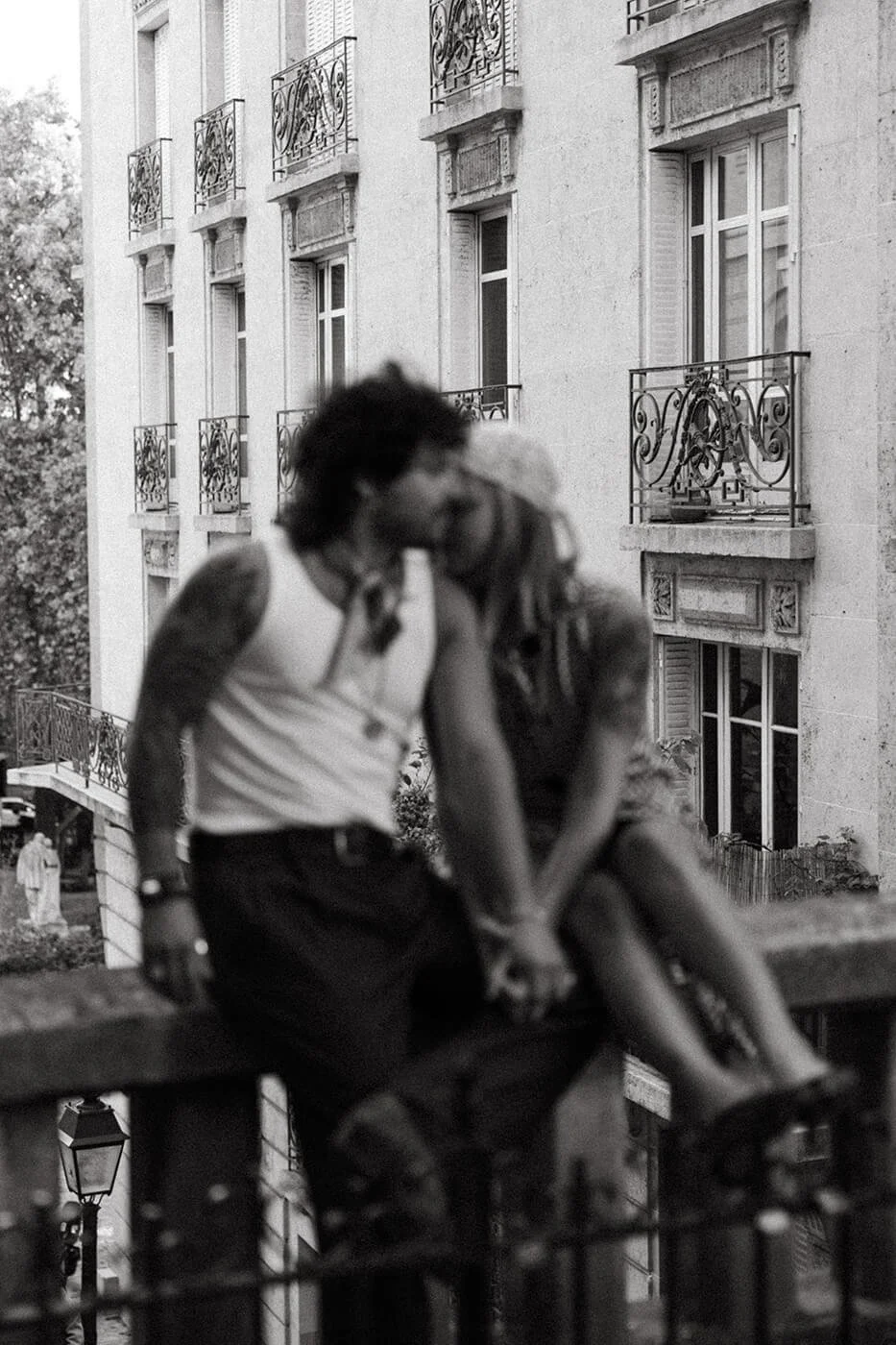 Black and white intimate couple portrait in Paris, emotional engagement photography with a timeless aesthetic.