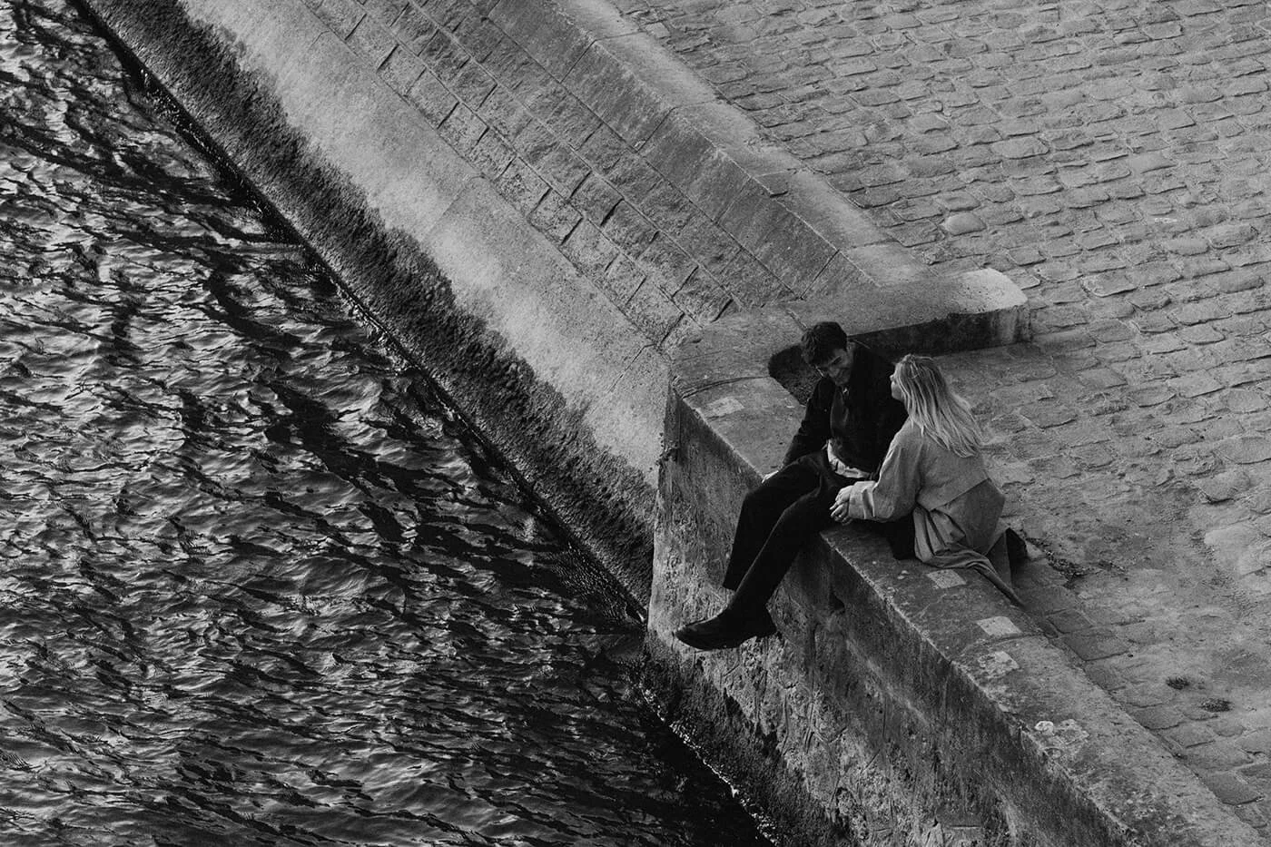 cinematic-black-and-white-couple-photos-paris.jpg