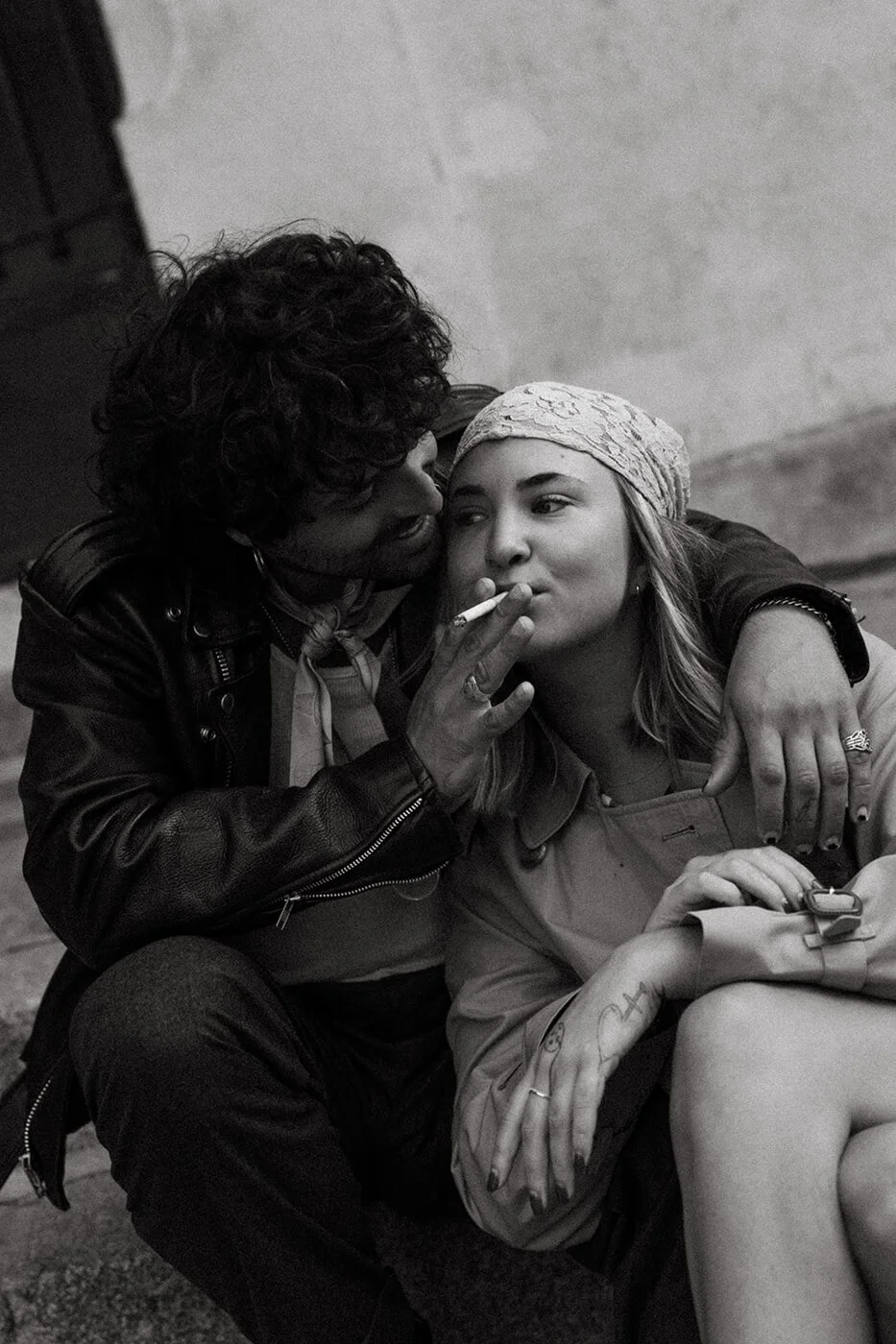 Black and white intimate couple portrait in Paris, emotional engagement photography with a timeless aesthetic.