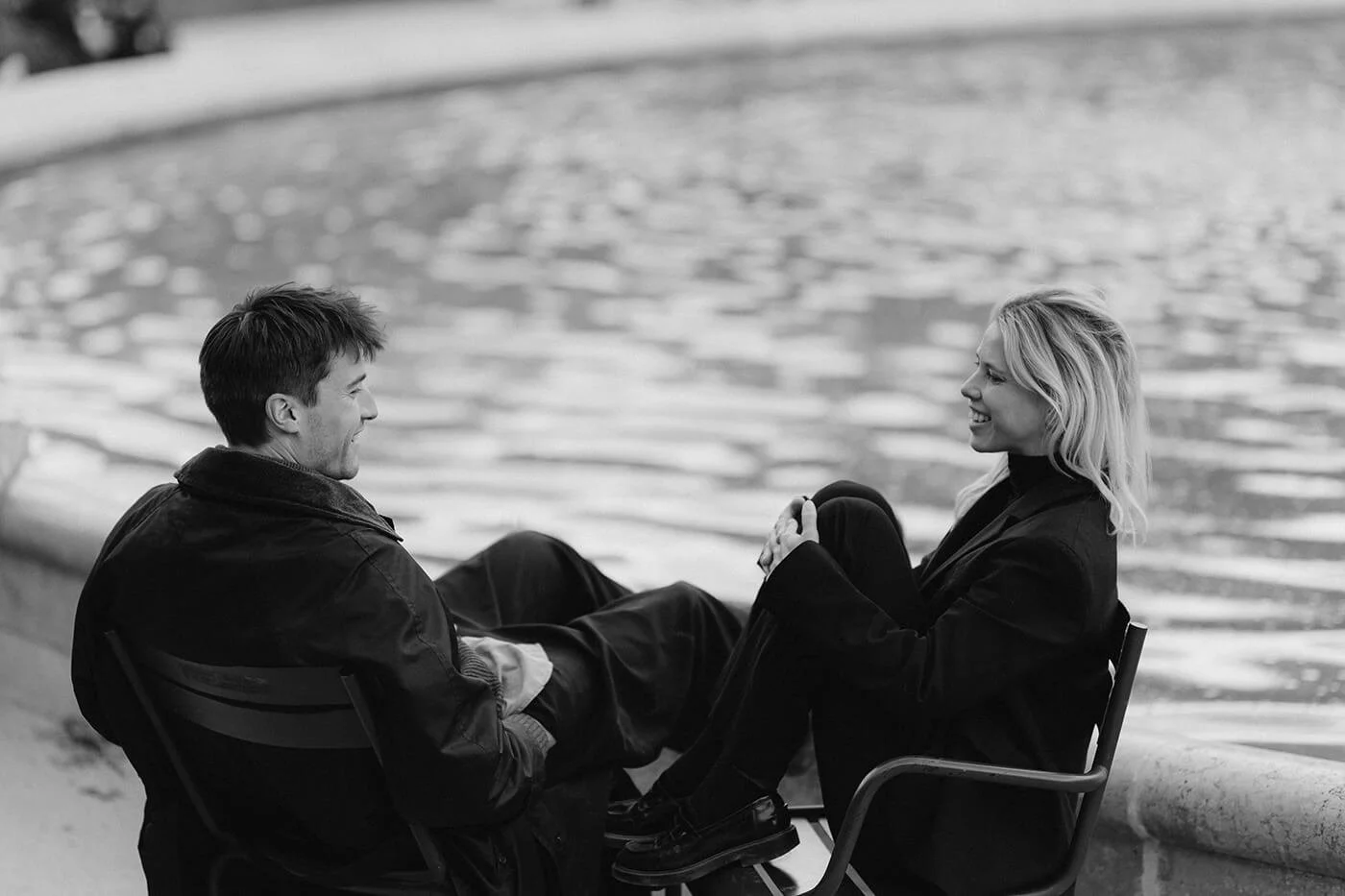 elegant-couple-photos-palais-royal-garden-paris.jpg
