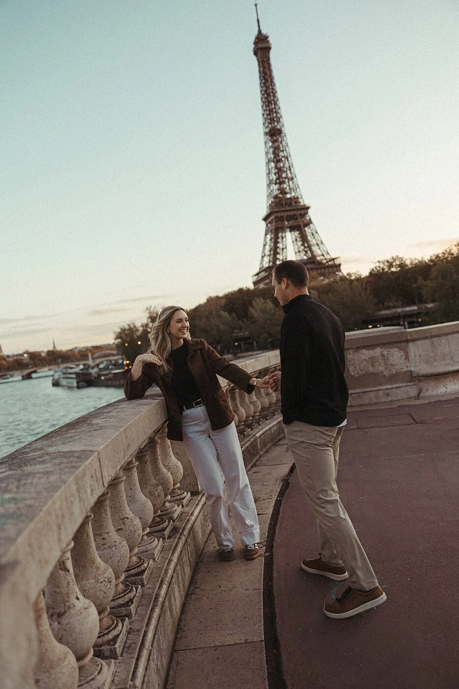 eiffel-tower-couple-session-paris-bridge-view.jpg