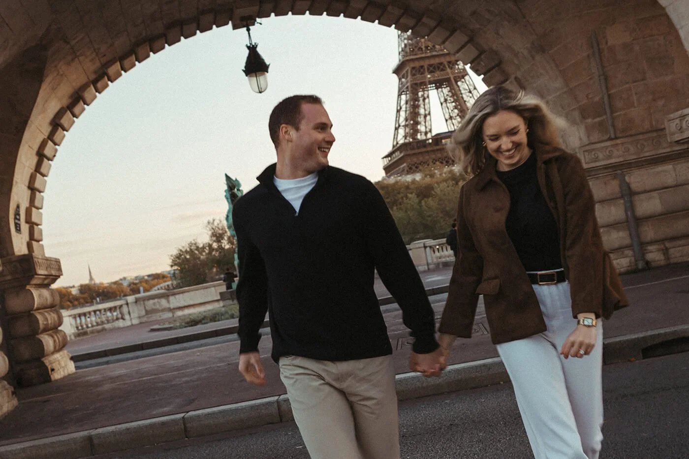 Eiffel-paris-couple-session-crosswalk.jpg