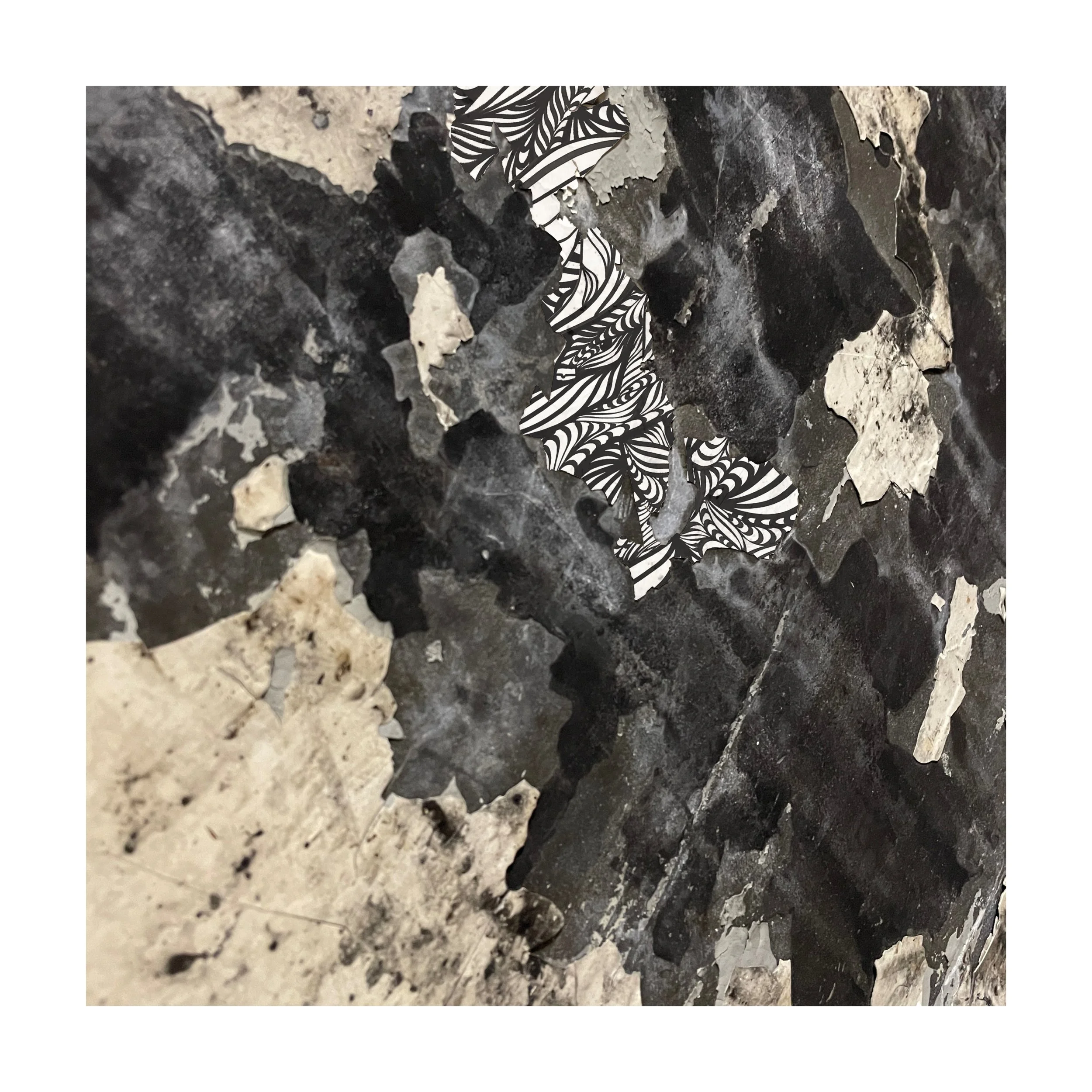 Fotokunst på lærred af Charlotte Hedegaard – afskallet mur i Aarhus Sydhavn + håndtegning