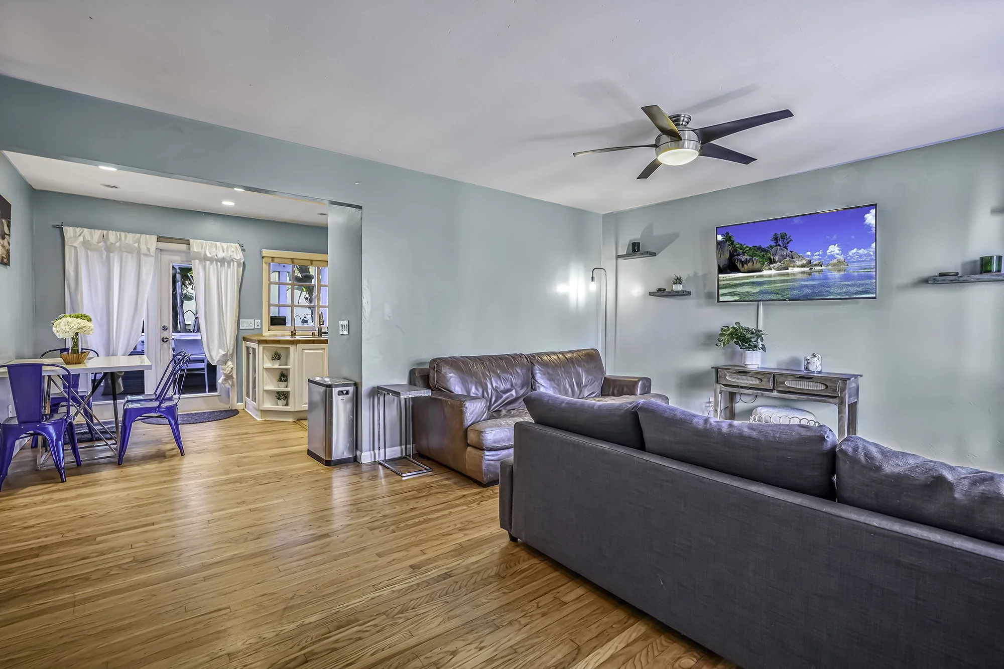 Living room 3.jpg