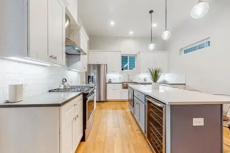 Kitchen 2.jpg