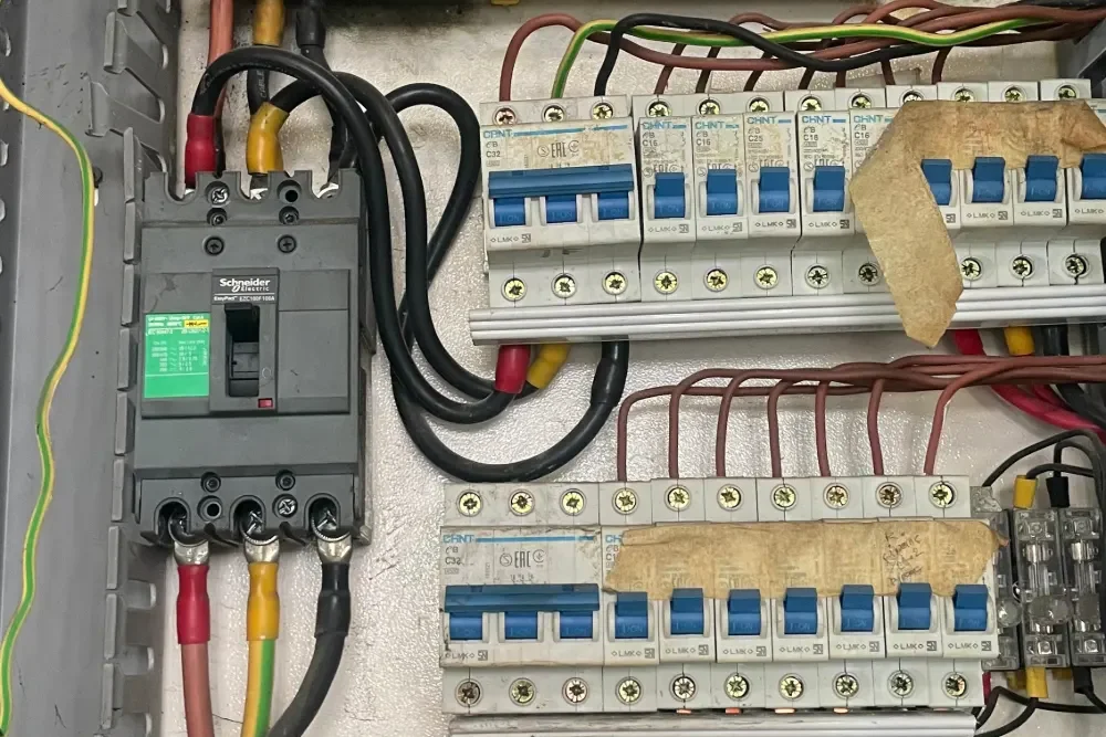 Planning Your Apartment Complex Electrical Panel Installation Scope.webp