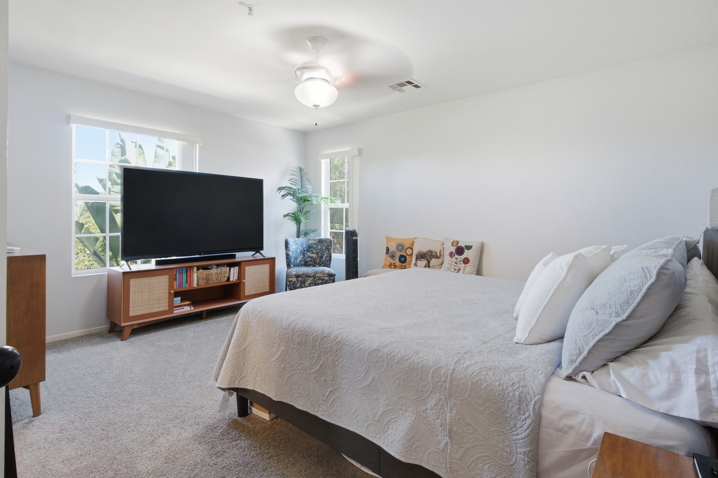 FinalPhoto1Room2.png