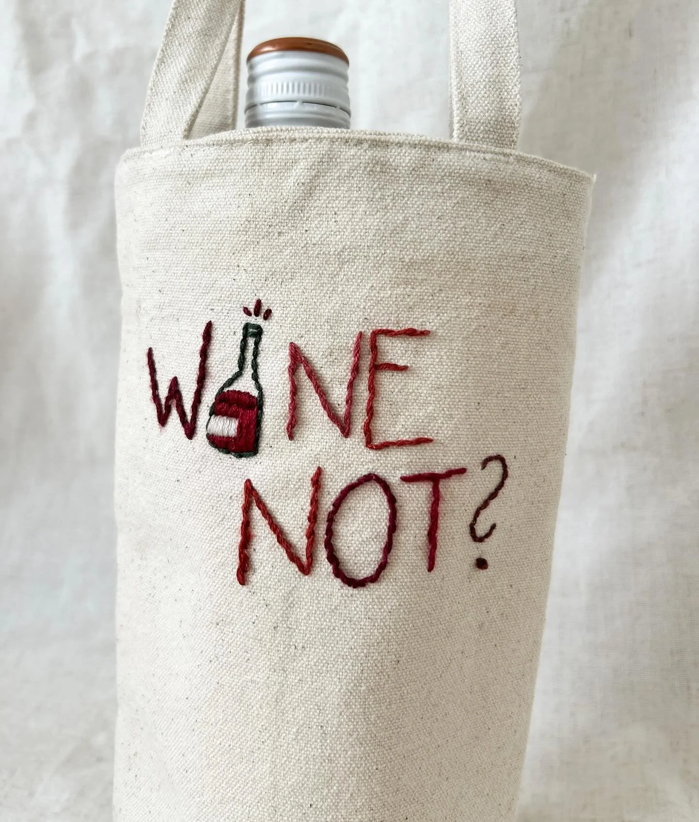 Ein Abend voller Kreativit&auml;t &amp; Genuss: Sticken lernen und Weine entdecken &ndash; WINE NOT?! 🍷✨

Beim Stick x Sip mit @jacques.duesseldorf.flingern &amp; @oh.jaenna erlebst du beides in einem:
W&auml;hrend du ein kuratiertes Weintasting gen