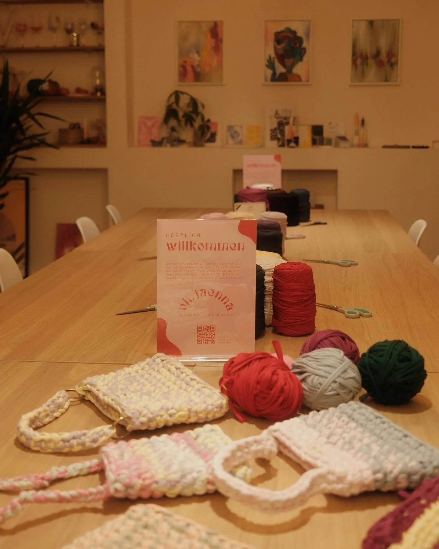 Sharing creativity 🧡

Das lieb ich ja am meisten. Meine Leidenschaft mit euch teilen! ✨

Gestern im @thecraftstudiodus sind so tolle Ergebnisse entstanden, seht selbst! 🧶👜
Es hat so viel Spa&szlig; gemacht mit euch - danke, dass ihr da wart. 💜

#