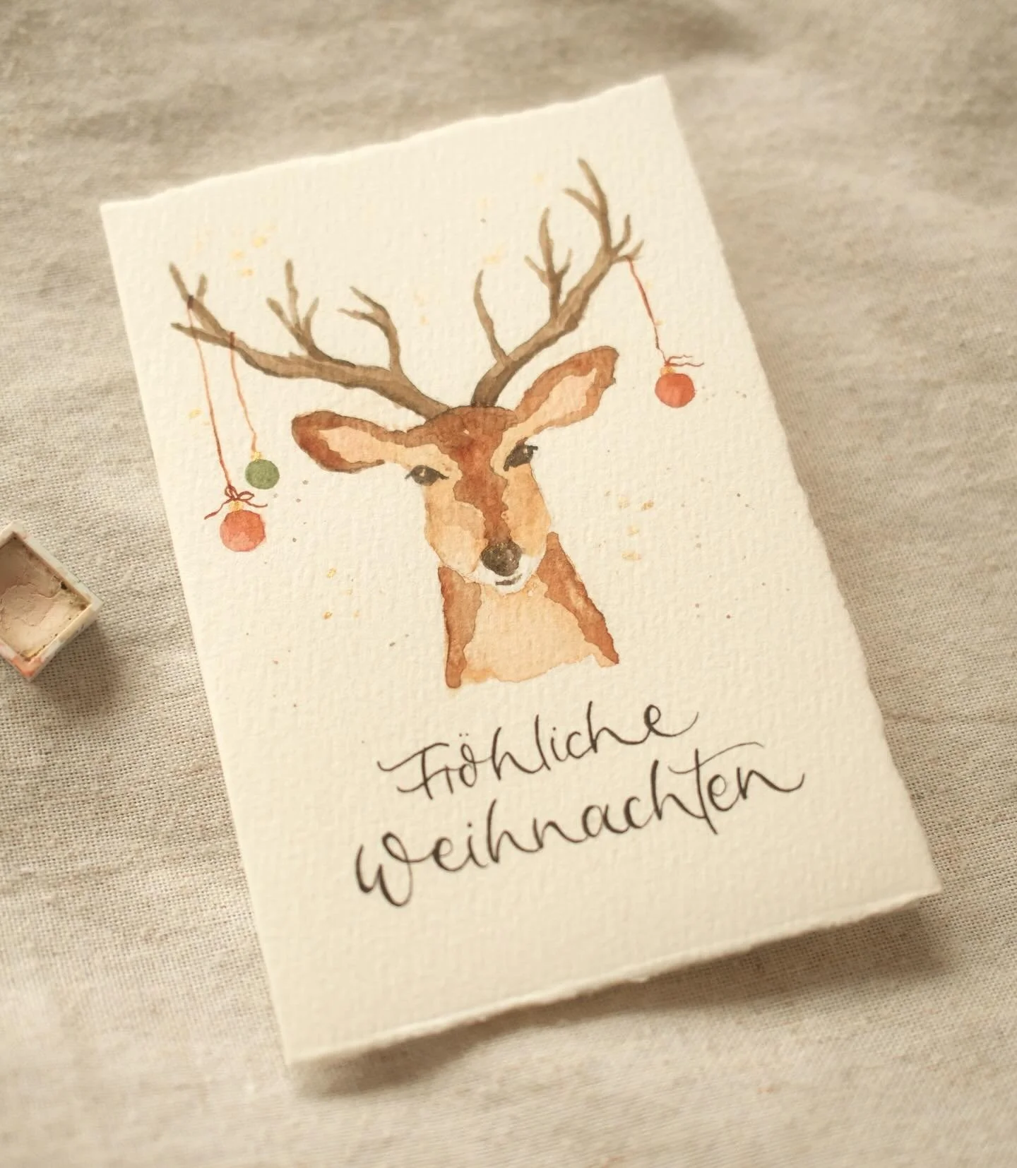 Ein kleiner Part der Weihnachtskarten, die ich schon f&uuml;r dieses Jahr vorbereitet habe. ✨

Eine bunte Mischung aus Auftragsarbeiten und Beispielen f&uuml;r kommende Weihnachtsworkshops. 🫶🏼 
Wie sehr ich mich schon darauf freue! 💫

#christmas #