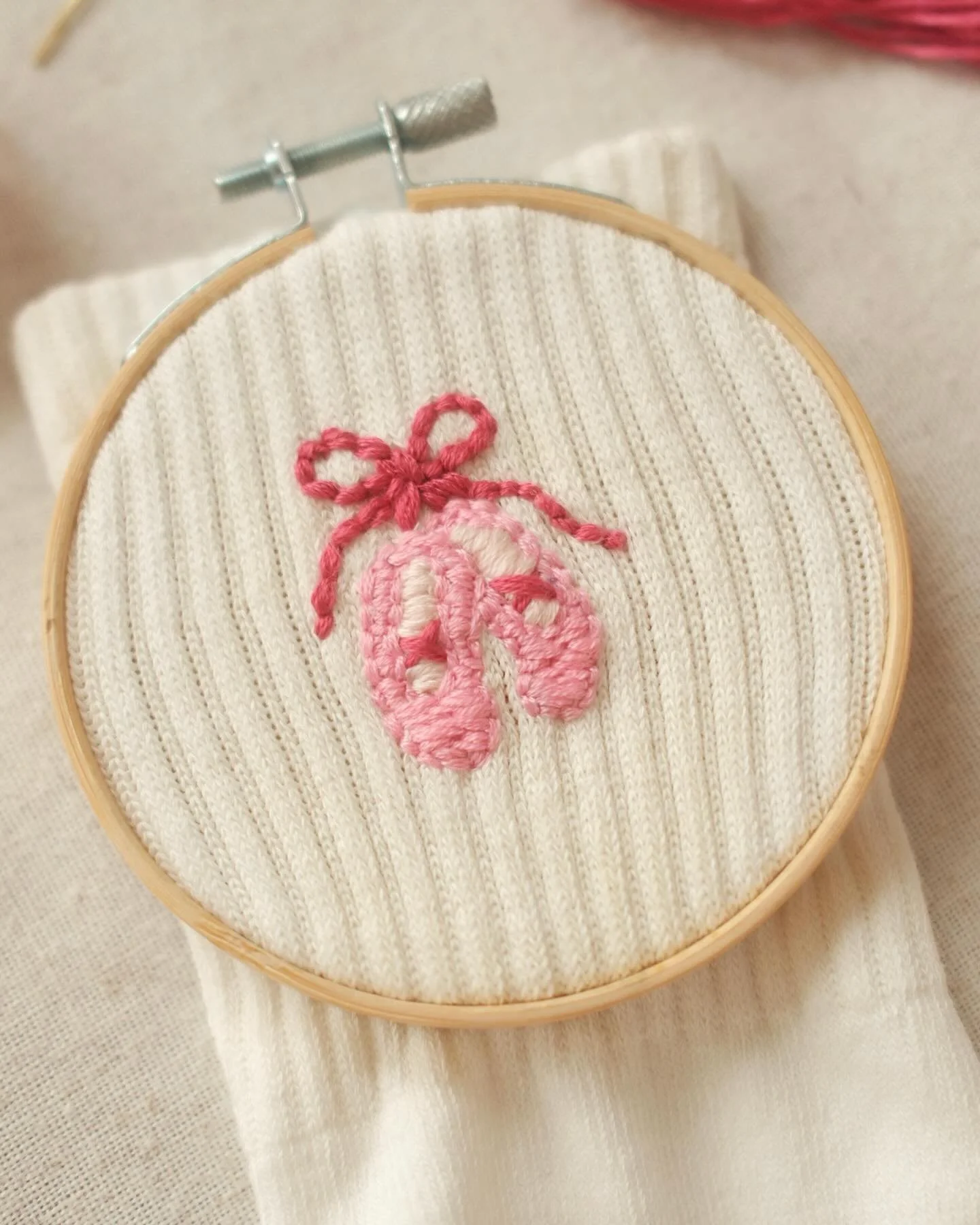 This one is for the Pilates girlies! 💅🏼✨

F&uuml;r das Pilates &amp; Stitch Event letzte Woche im @lorettoloft mit @mr_duesseldorf habe ich ein paar s&uuml;&szlig;e Beispiele zur Inspiration gestickt. Here they are! ✨

Wenn ihr auch personalisierte