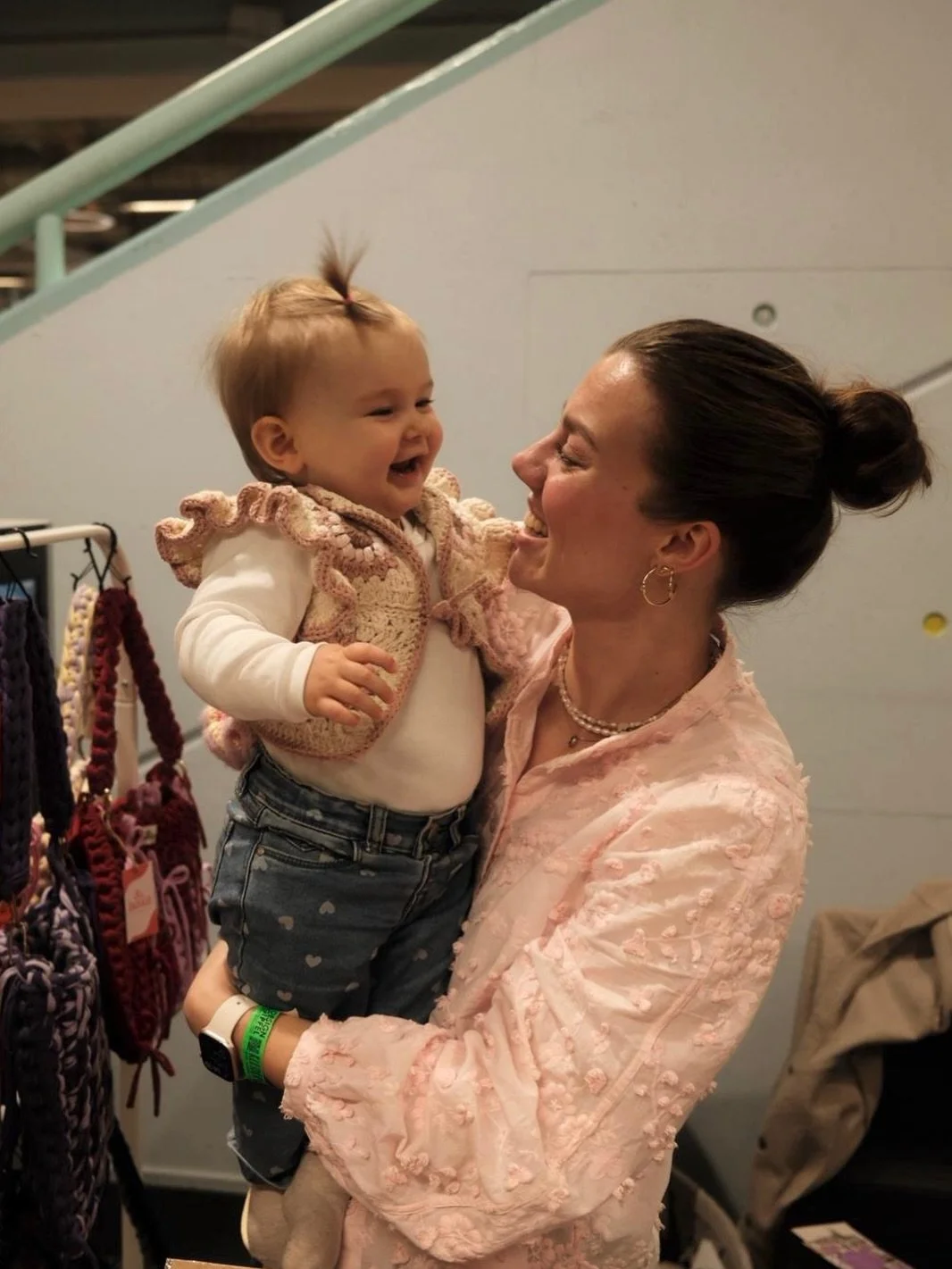 Mein Mini-Ambassador 🐭🫶🏼

Diese kleine Maus war die Erste, die meine geh&auml;kelte Babyweste getragen hat. 🥹

Jede einzelne Weste ist mit viel Liebe von Hand gemacht und ein kleines Unikat. 🧶🌻 

Wenn ihr auch eine ergattern m&ouml;chtet, melde