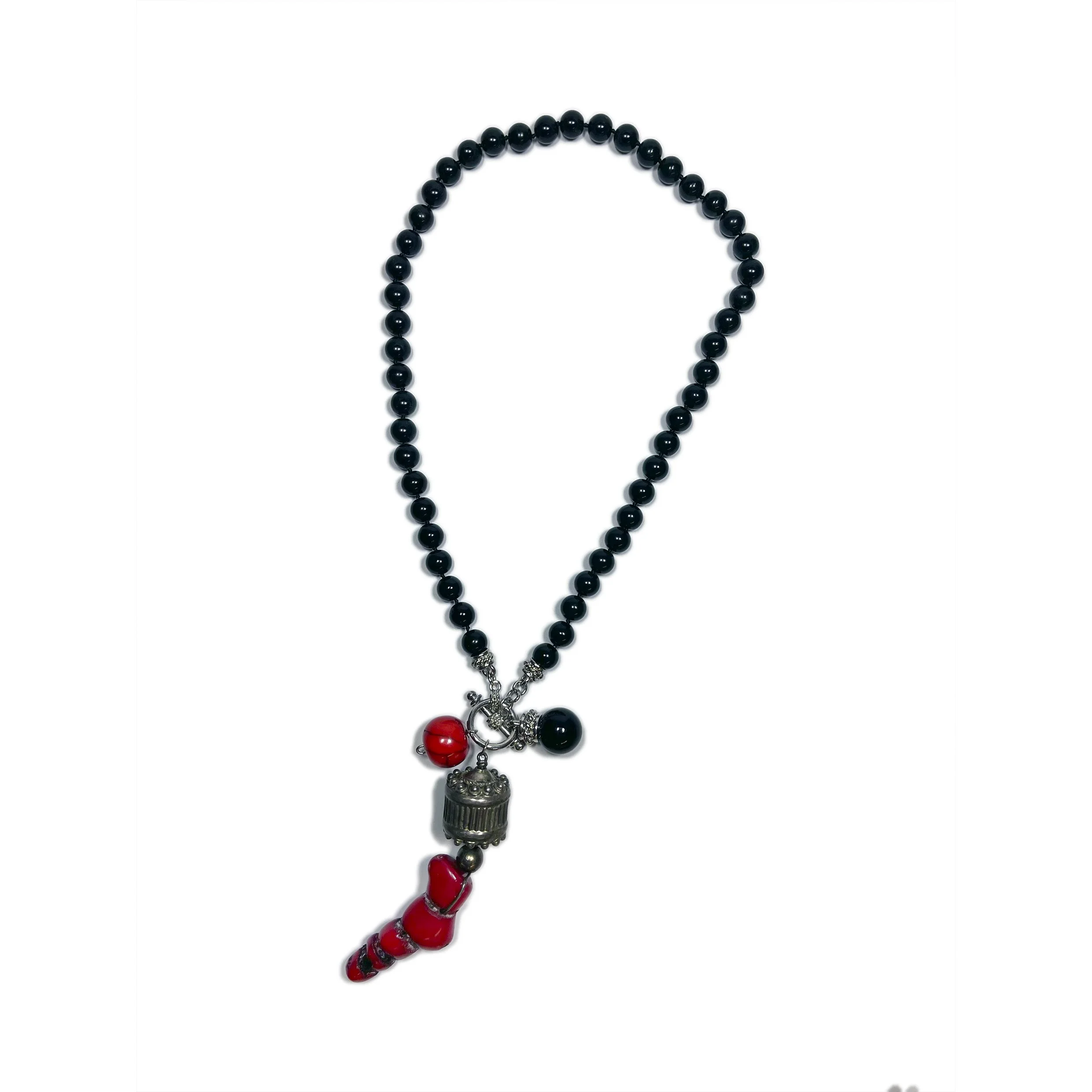 Colar Amuleto Notte em Ônix e Coral