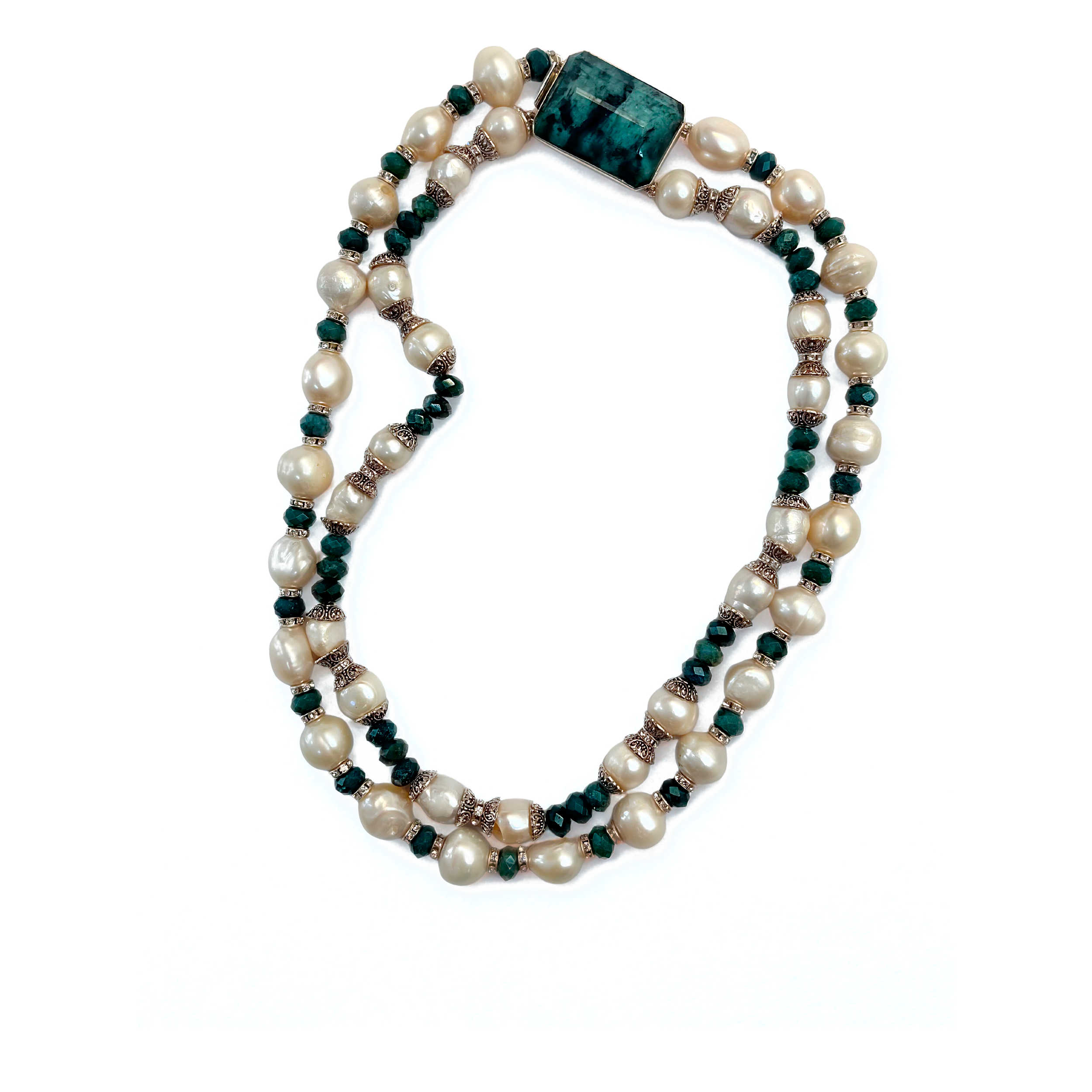 VERDE NOBILE — Colar em Pérolas e Raiz de Esmeralda