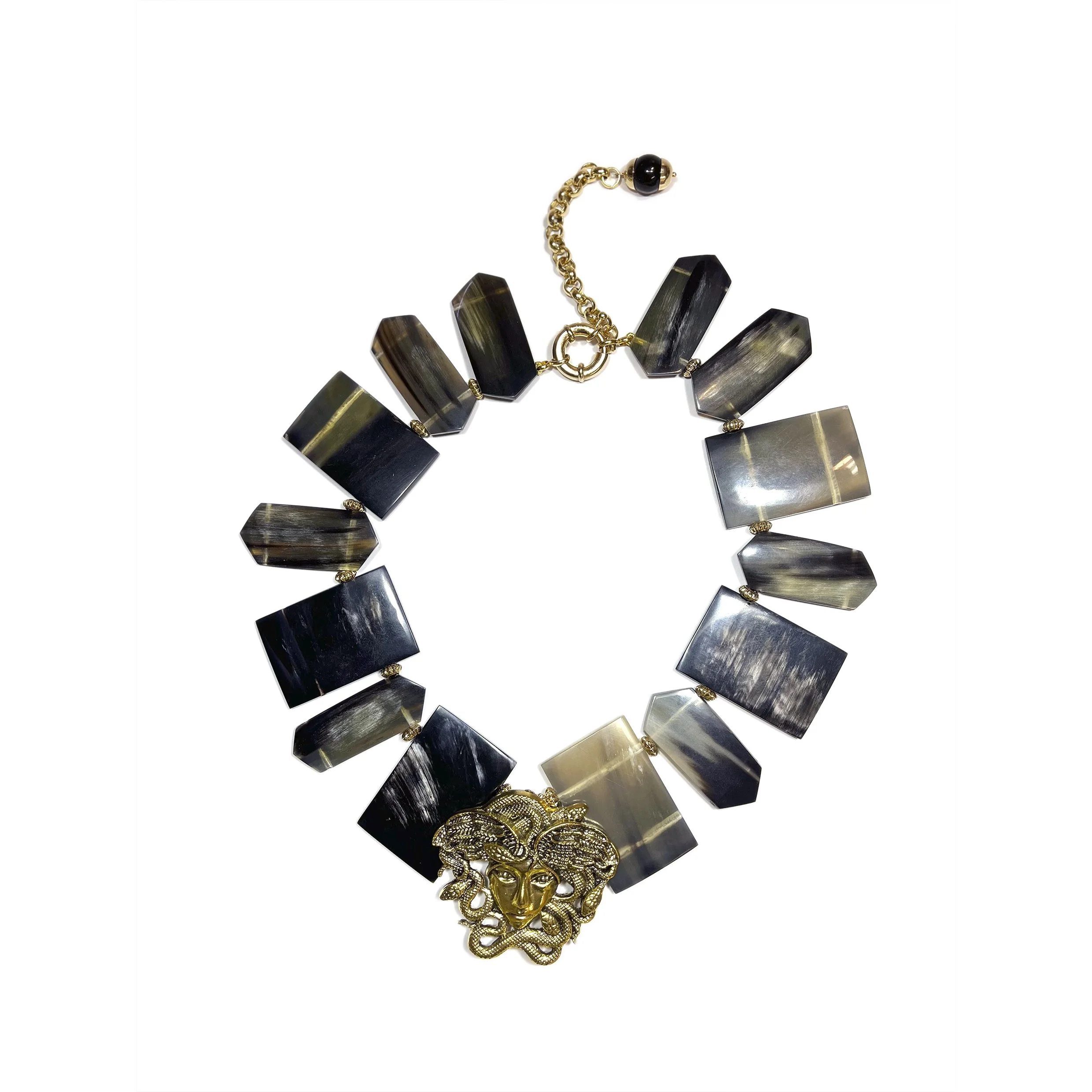 Colar em chifre com medusa italiana frontal