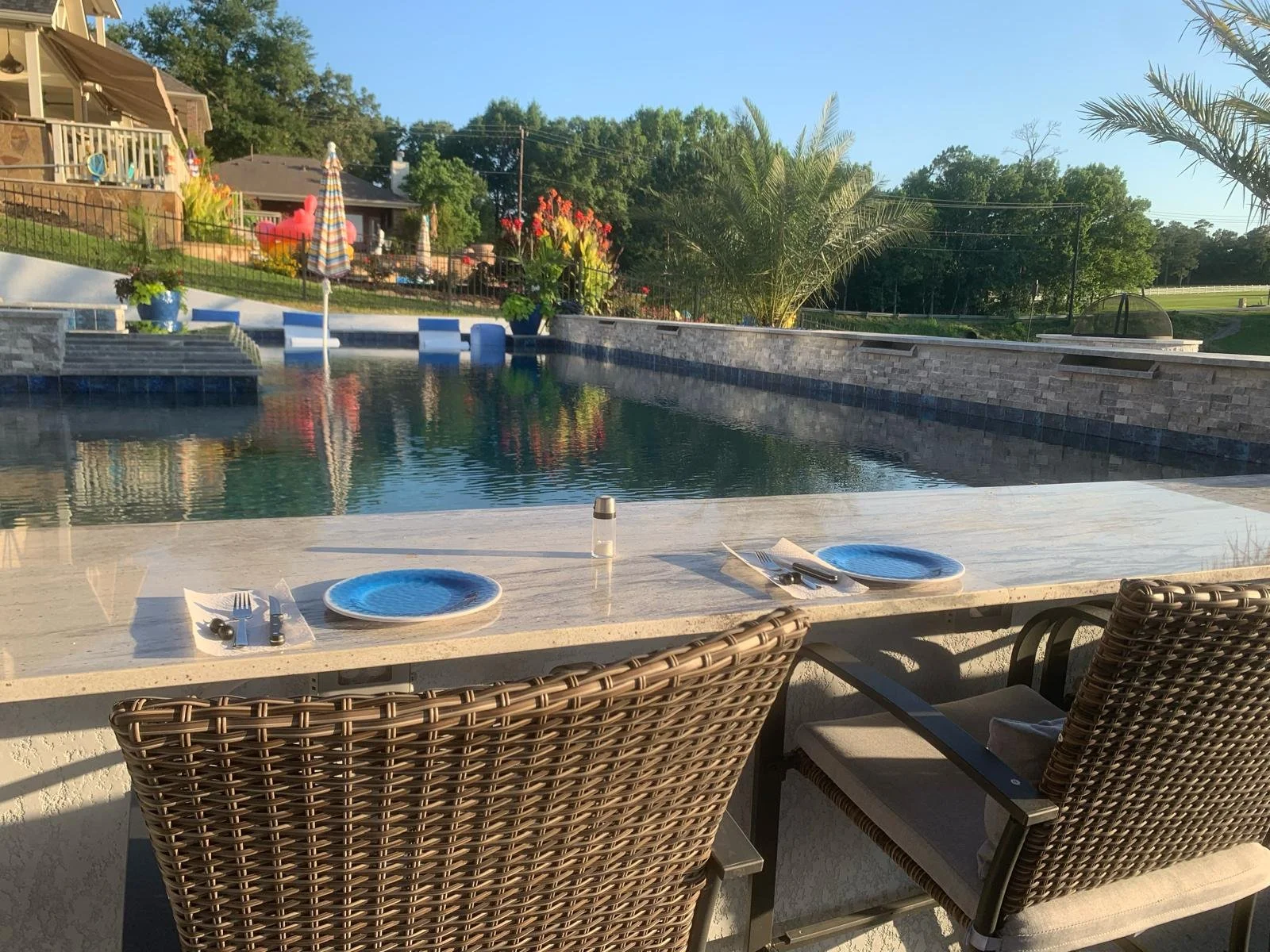 Double-edge bar - serves those in the pool via built-in pool stools, and those on the other side relaxing or managing the pizza oven!