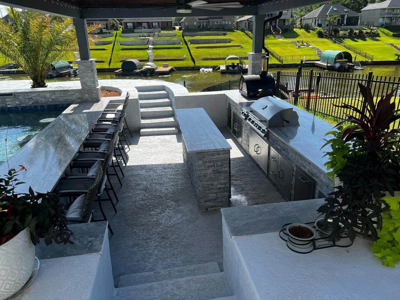 The "outdoor heart-of-the-home", the pavilion!  Ready for grilling & pizza in the oven, while you relax at the bar!