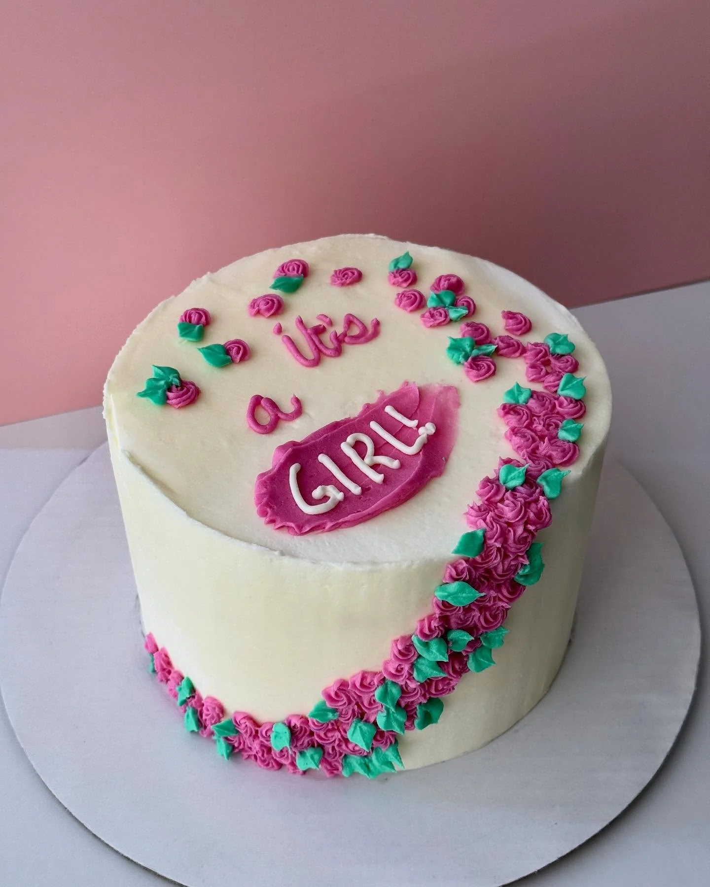 Custom #glutenfree #dairyfree cakes are just a DM away! 🌺 💐 🌸