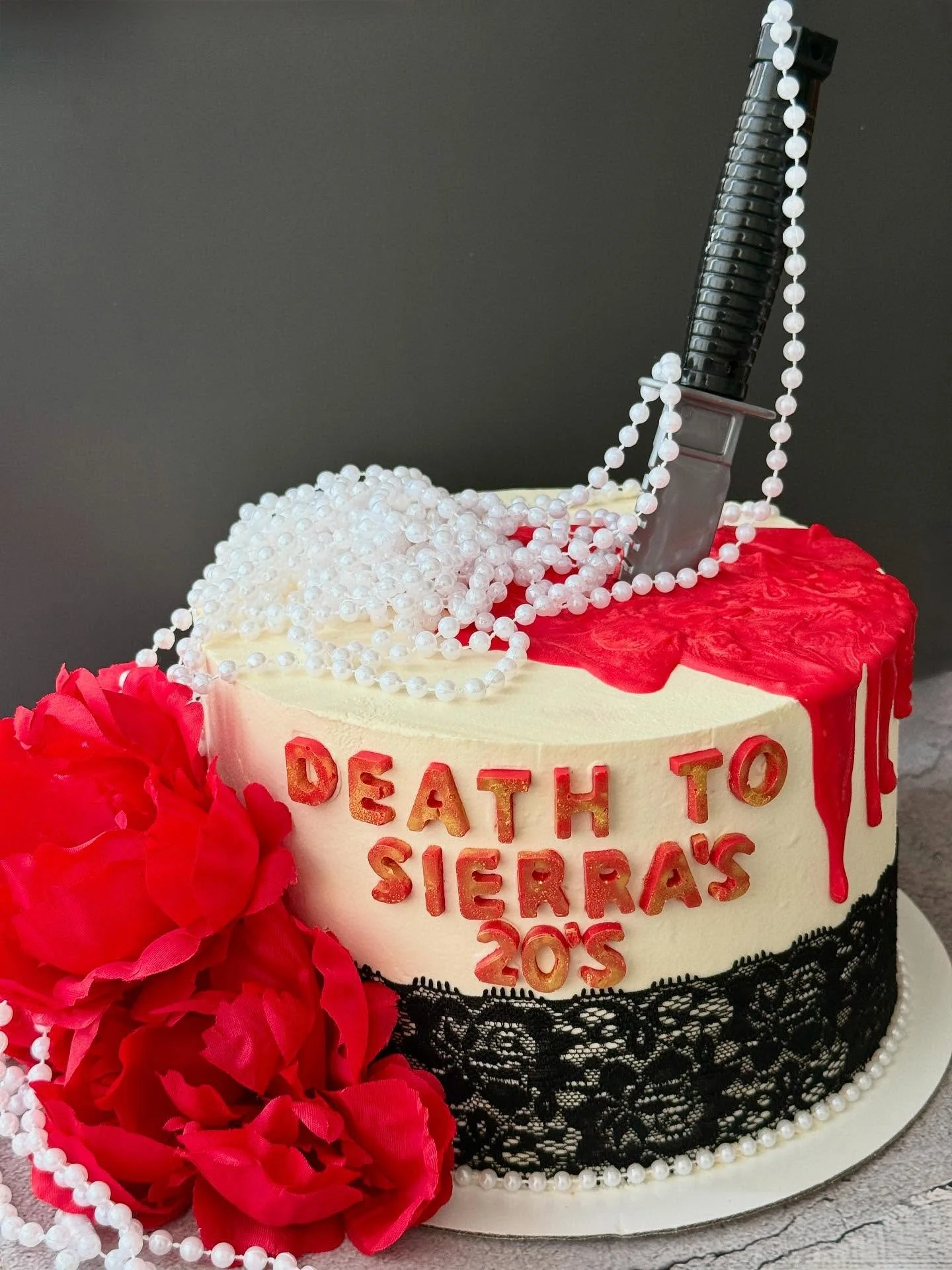 A cake to die for 🔪 🩸 
&bull;
&bull;
&bull;
&bull;
#baking #glutenfree #dairyfree #bakersofinstagram #cookies #bake