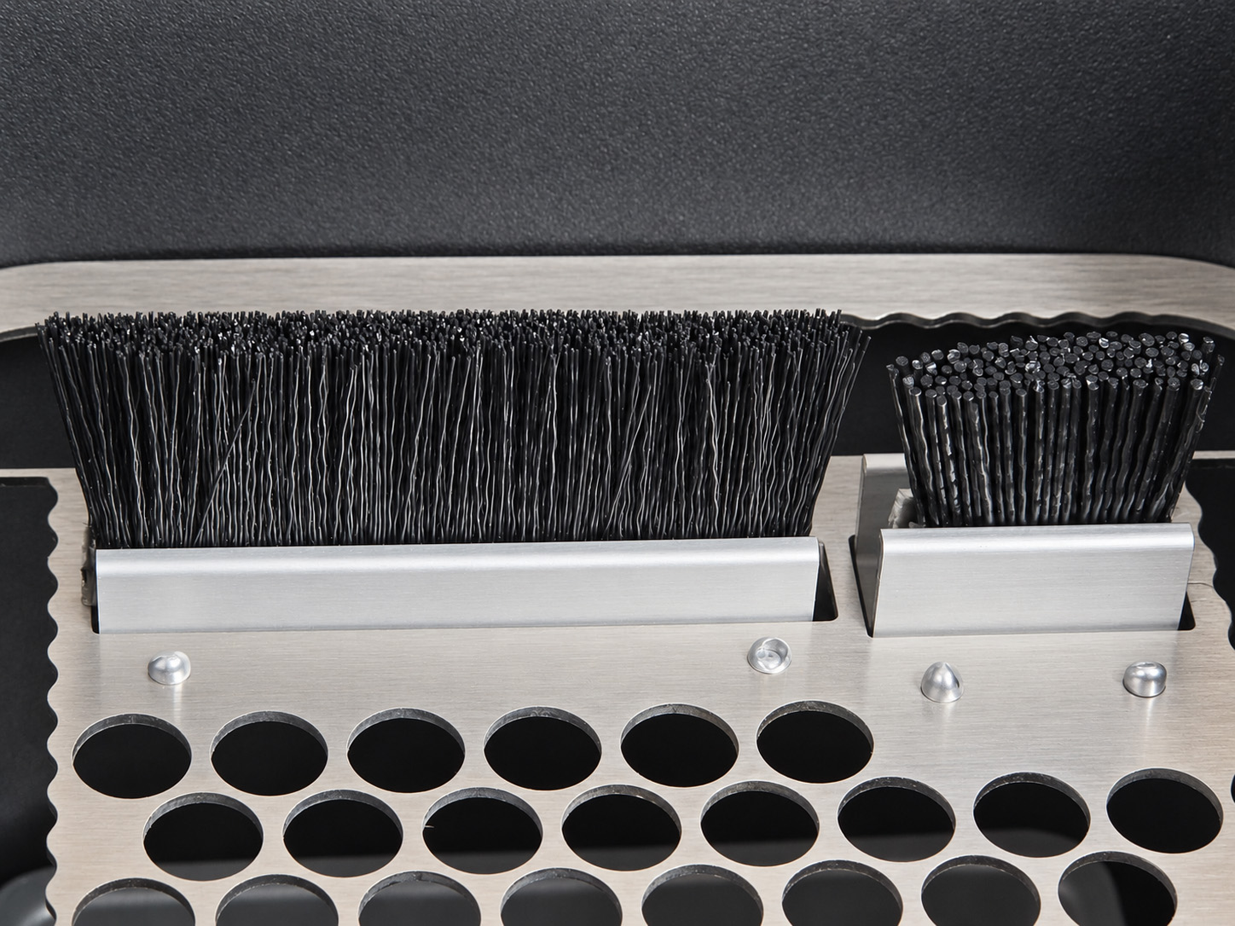Close-up of FLEX and FIRM crimped-nylon cleaning rows