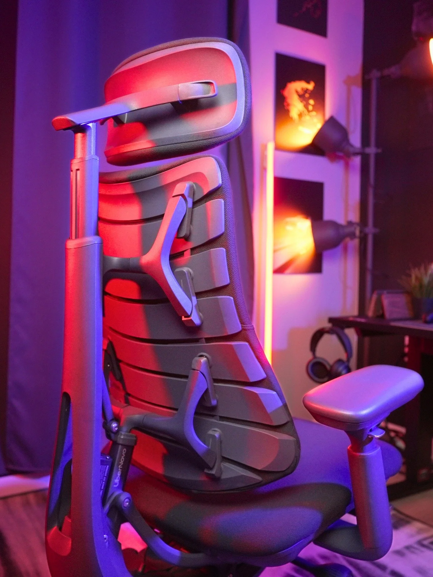 Happy Holidays Everyone! 🎄 I hope you're all doing well.

So, I hadn't planned on reviewing a chair so soon after the last one, but when @libernovo_official reached out recently and asked if I could review this chair, I had to check it out 😅 The Li