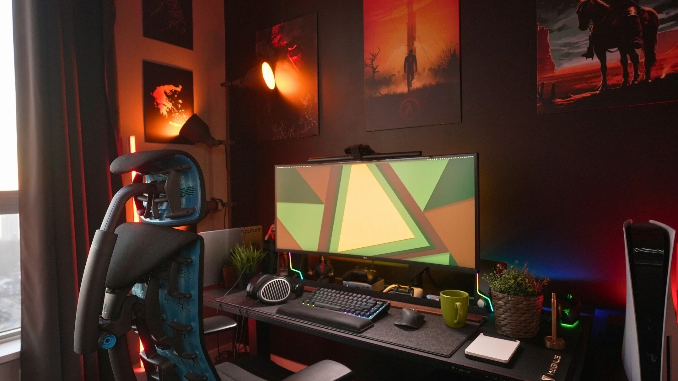 When you're shooting video footage, but need to swap to photo mode because it's golden hour. 🌄

.
.
.
#desksetups #desksetup #isetups #desk #homeoffice #homeofficesetup #homeofficeideas #deskgoals #deskinspiration #desksetuptour #desksetupideas #wor
