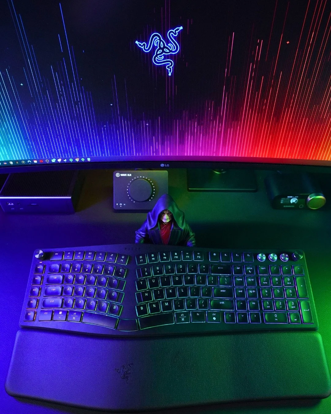 A new full length review video is now out on @razer's latest keyboard, the Pro Type Ergo. It's split, and it's ergonomic. An interesting release from Razer, to say the least, and I had an interesting time with this one!

.
.
.
#keyboard #razer #ergon