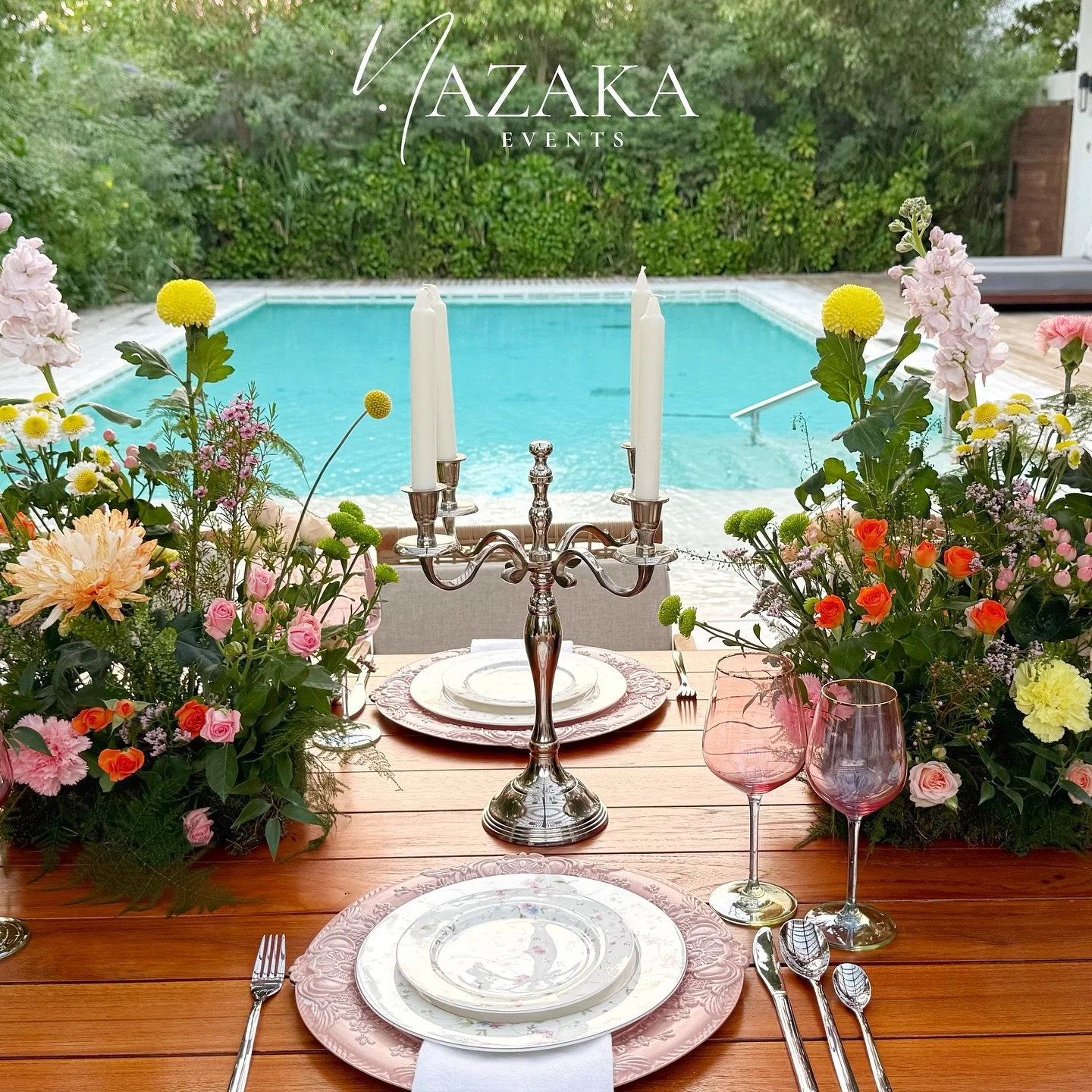 Chic details by the pool. 💕🌸