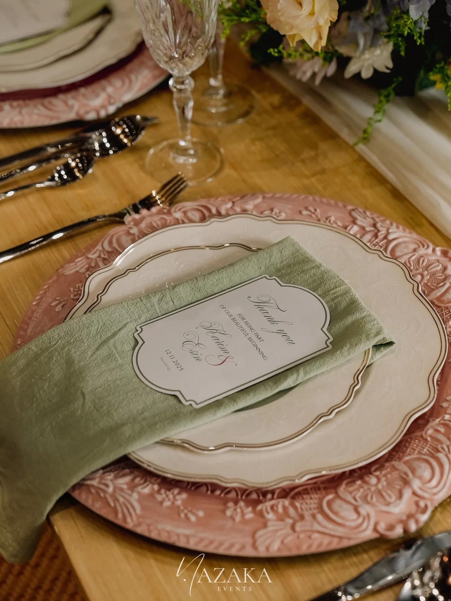 Soft sage, blush edges, and a quiet little thank-you ✨