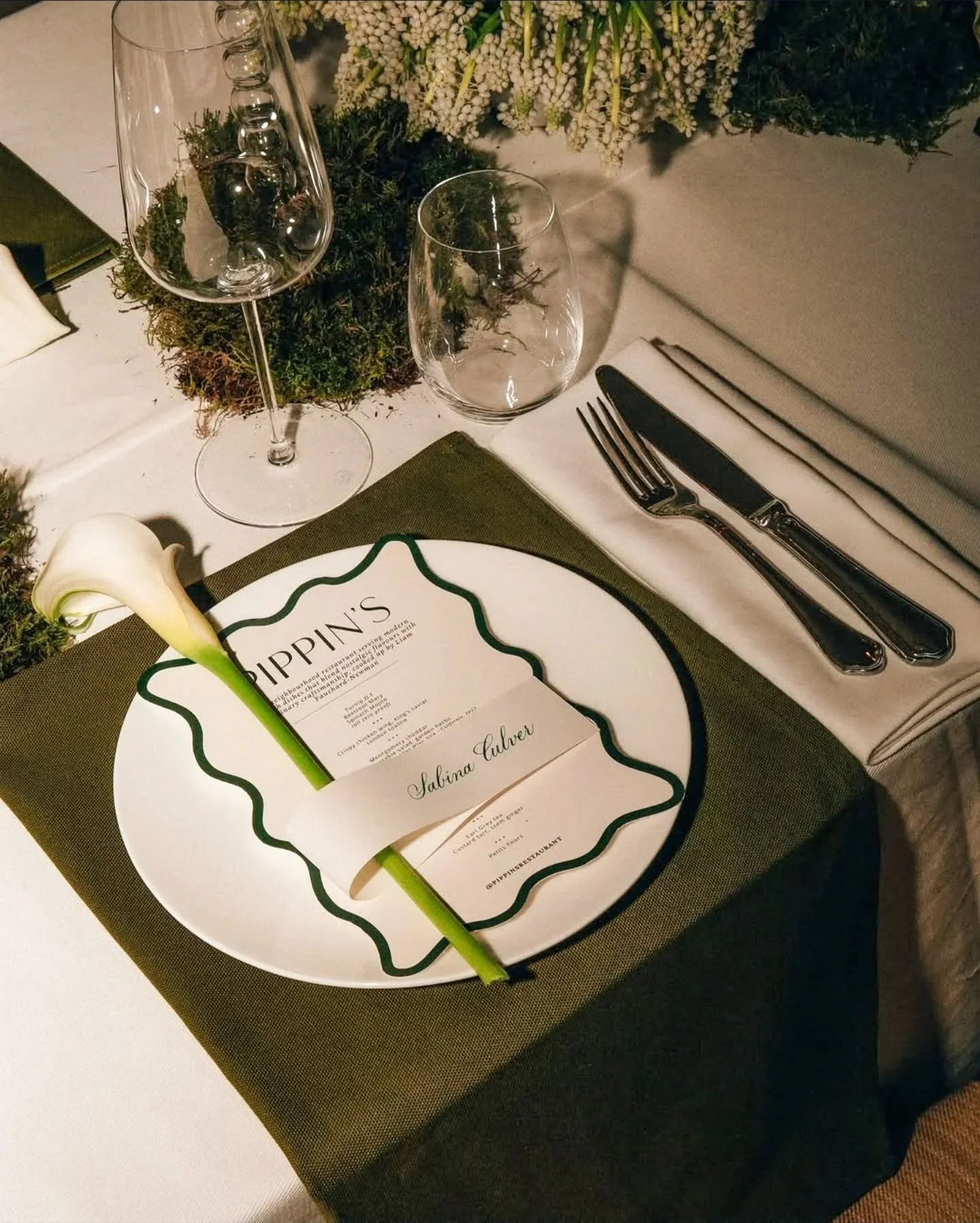 Always exciting to write place cards that are a bit different! Truly loved making these Calla Lily stem holders and seeing them in situ is 🤌🏻

Thank you @samanthapicard.studio as always 
Press dinner for @pippinsrestaurant at @templeton.garden

#ca