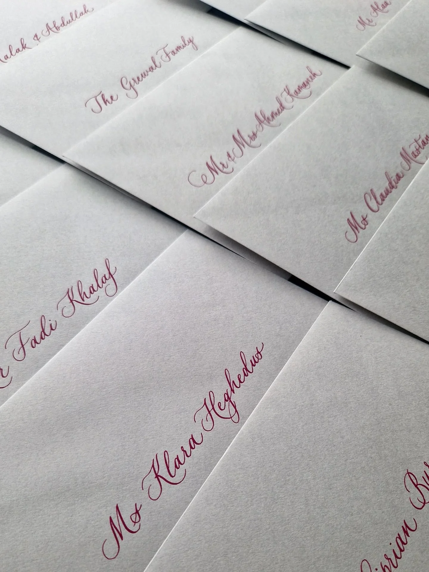 Loved this sage and magenta colour scheme. Place cards and envelopes for a beautiful summer wedding.

Written using a custom mixed gouache to match the client's wax seals and @magnapapers stationery.

#calligraphy #copperplate #moderncalligraphy #eve