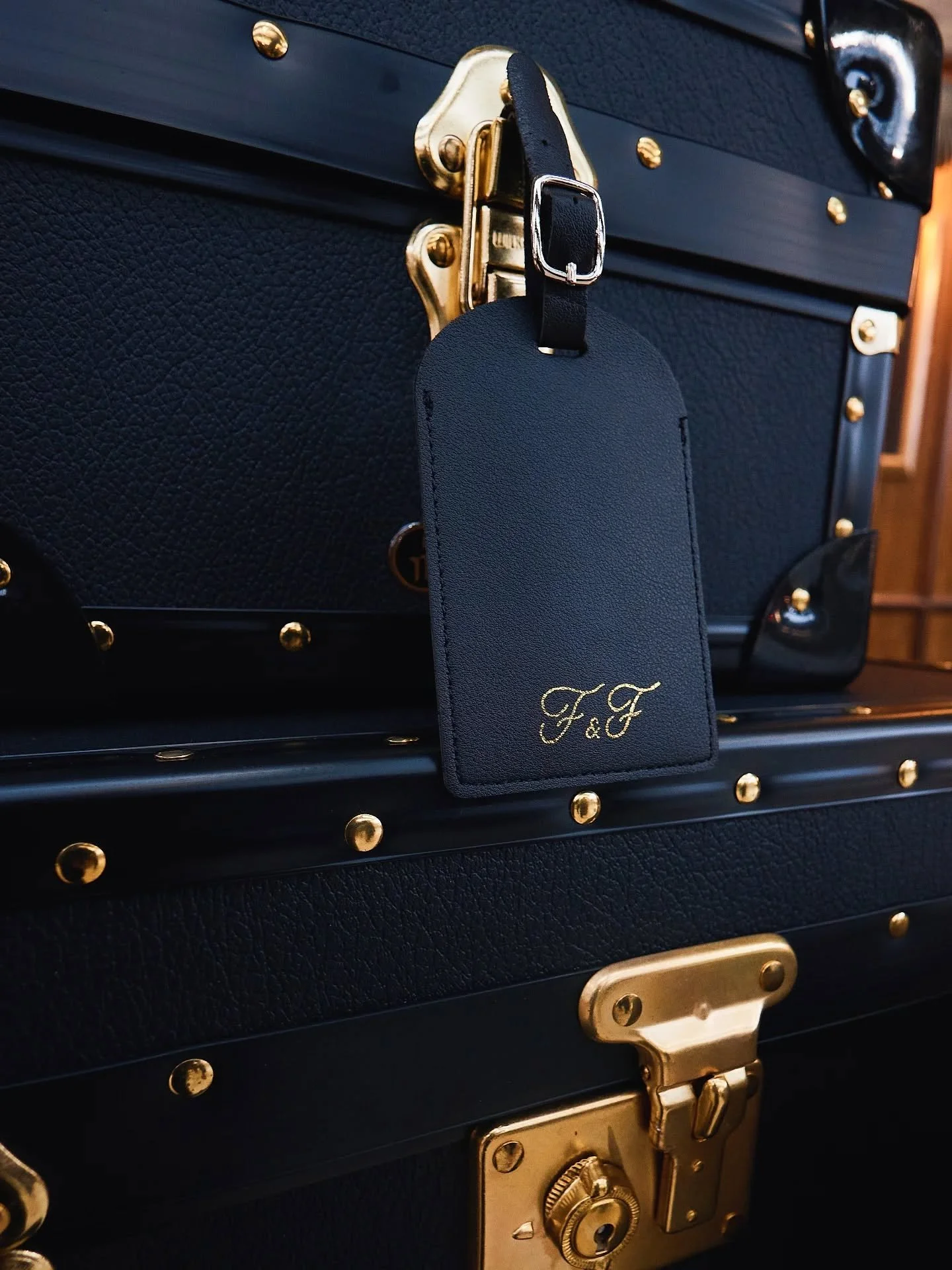 Custom luggage tags aboard a glamorous evening event ✨ Hand foiled for each guest to take on their onward journeys.

Thank you @showroomsixtyone

Happy 2026 🎉 Wishing everyone a fantastic year! 
Time to hunker down and post all the event content fro