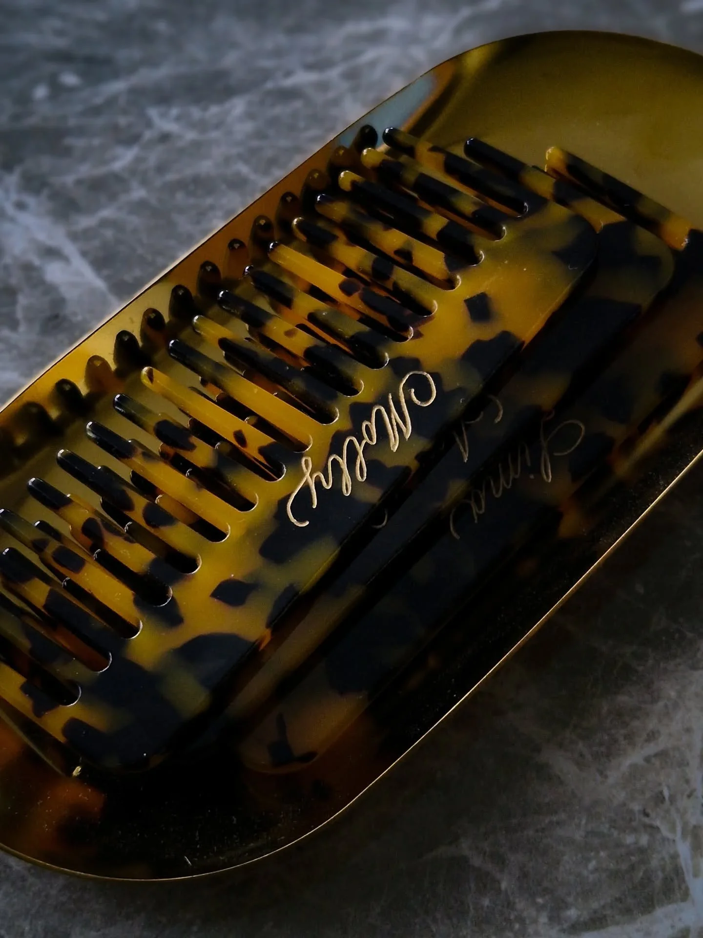 Engraved combs for the girls ✨

#calligraphyengraving #eventstyling #personalisedgifts #brandactivation #weddinginspiration