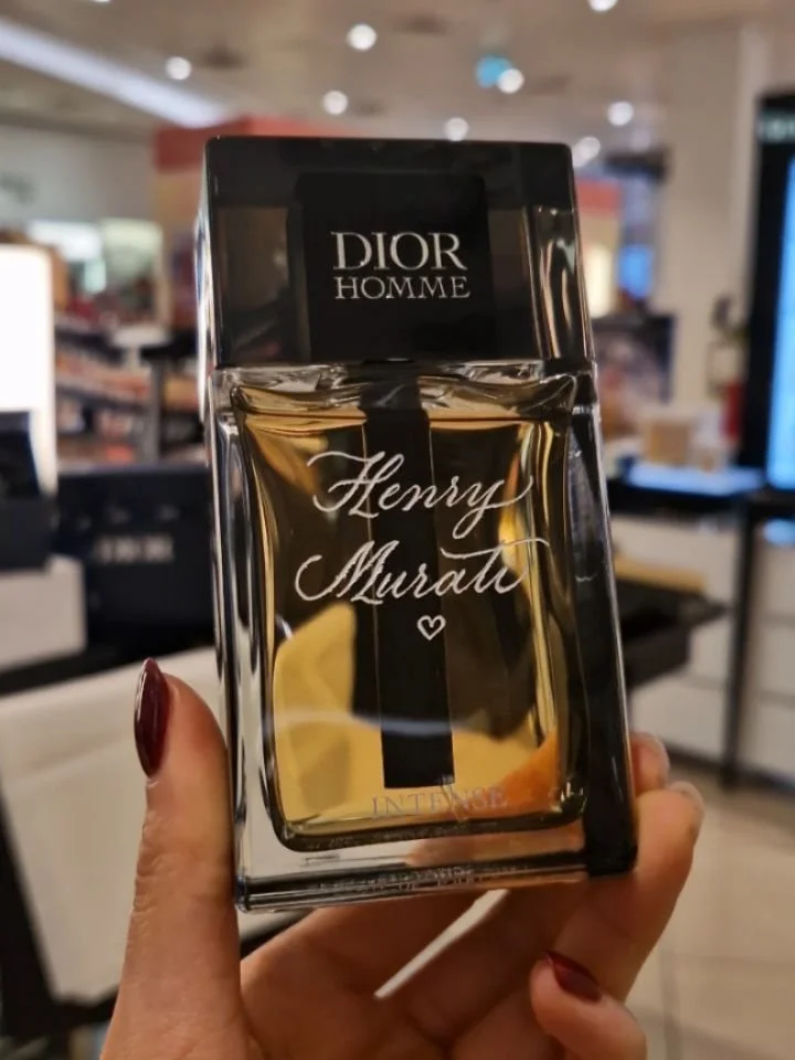 Just a few faves from the end of last year 💖 Fragrance and lipstick engraving for @diorbeauty 

Get in touch for calligraphy and engraving services for your next event ✨ jade@jadetangstudio.co.uk

#calligraphyengraving #brandactivation #eventartist 