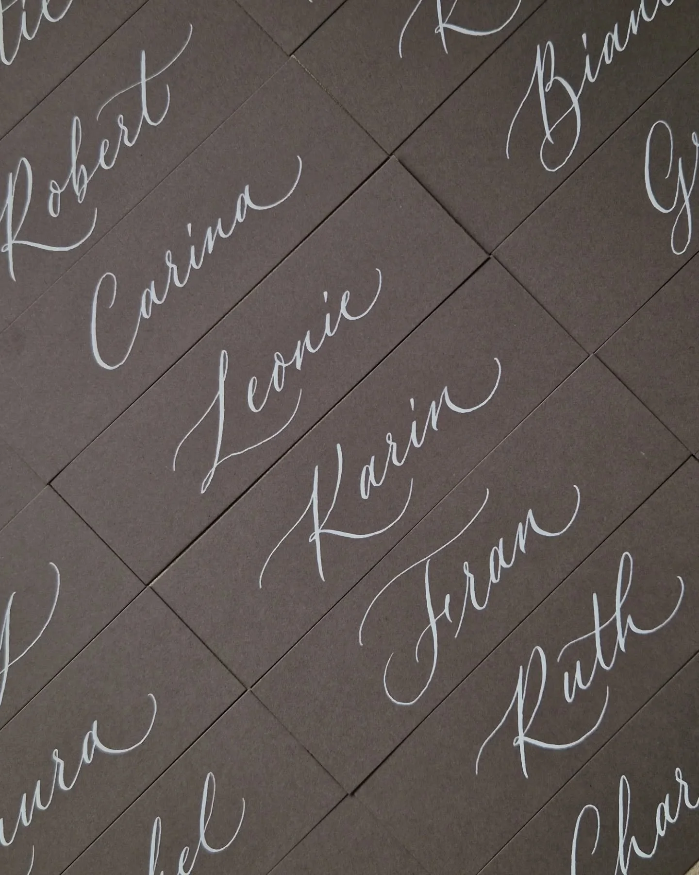 Studio snaps because I'm terrible at posting

#calligraphy #placecards #eventstyling #londoncalligrapher #tablescapes