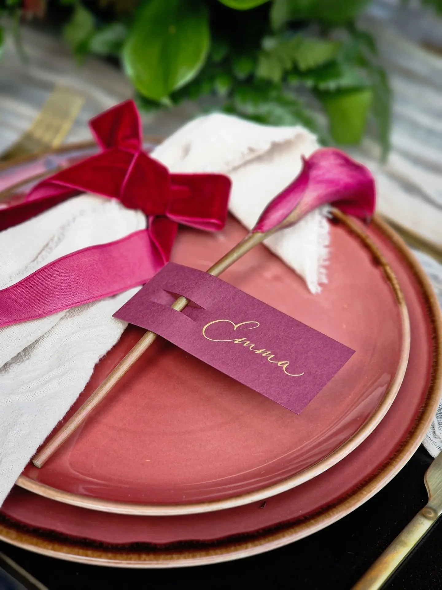 A dreamy burgundy setup to celebrate the launch of 'Start With Yourself', the debut book by @emmagrede. The first live book club by @saintandcitizen was a gorgeous night of celebrating women. 

Such a pleasure to the create these Calla lily stem hold